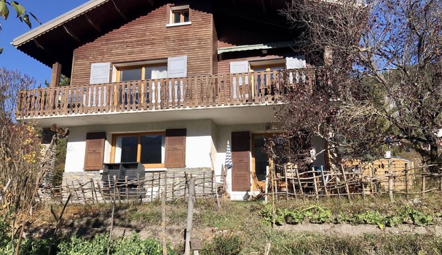 Large T2 on the garden level of CHALET in BARCELONNETTE (04400)