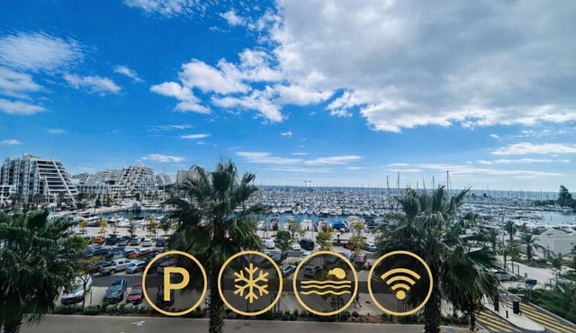 Large t2 with magnificent view of the port -wifi -Clim - parking