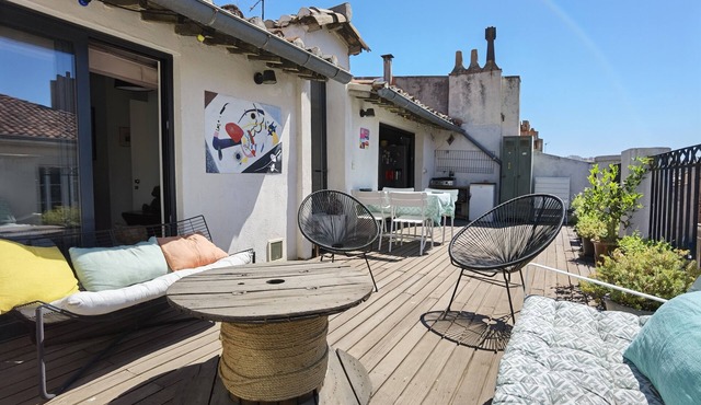 Large T2 with terrace in the heart of Marseille
