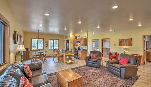 Large Ten Sleep Home on Main St, 10 Mins to Canyon