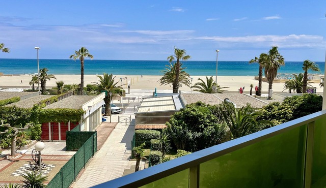 LARGE TERRACE FACING THE SEA Canet-Sud,2/4 PERSONS, PARKING, AIR CON.,WIFI