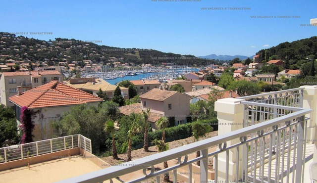 Large terrace with sea view, recent residence, everything on foot