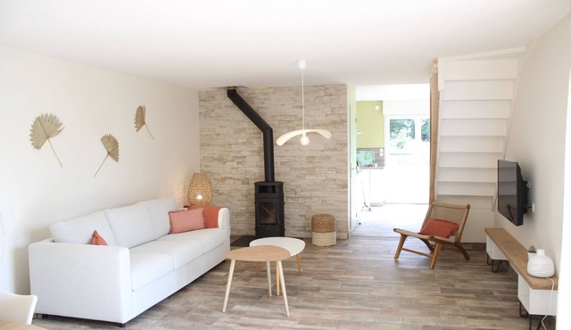 Large TERRACE Gîte, ALL COMFORT, Countryside NEAR HONFLEUR and BEACH