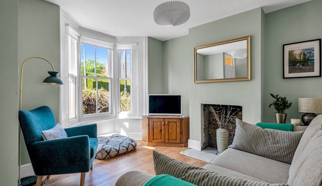 Large Terraced Home In the City - Pass the Keys