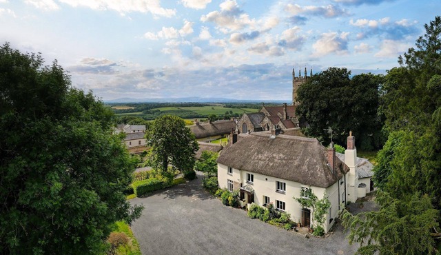 Large thatched cottage in Devon