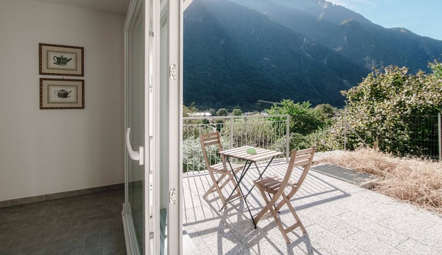 Large three-room apartment surrounded by greenery (VALVERDE DELUXE)