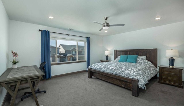 Large Townhome, fenced yard, 4 miles to downtown & MSU, A/c, walking trails