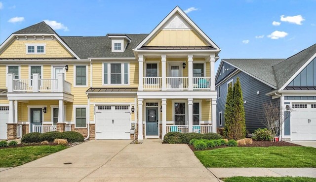 Large Townhome in Amenity Filled Bayside Community