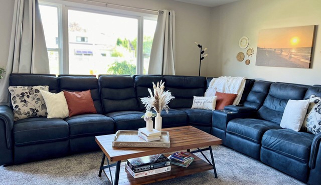 Large Townhouse! Close to Dunes State Park: Short-Term Stays