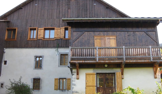 Large triple aspect apartment in great ski resort (Grand Massif)