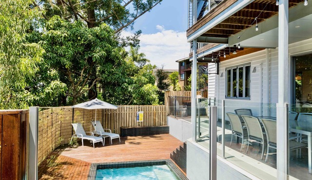 Large Tugun Modern House minutes to the beach