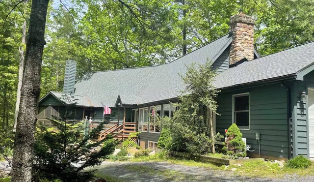 Large updated home with Game Room, Theater, hot tub and fire pit on Bryce Resort