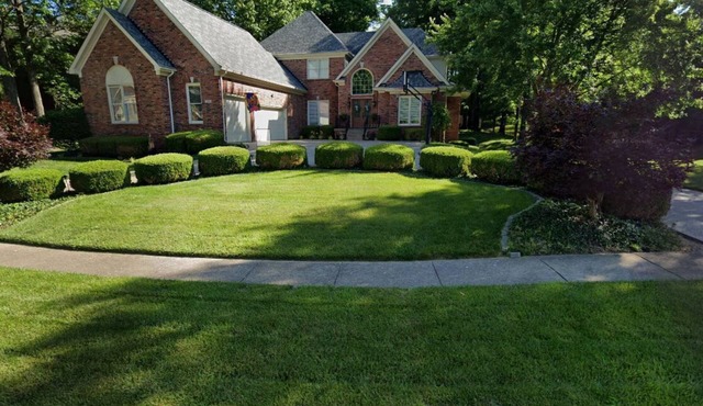 Large Updated Modern Home In Great Neighborhood