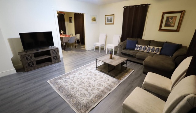 Large Updated 3 bedroom Townhome w/mountain view nearby Kanawha river