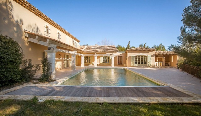 Large upscale property, 8 bedrooms 7 bathrooms,heating pool,sauna,air cond.,Golf