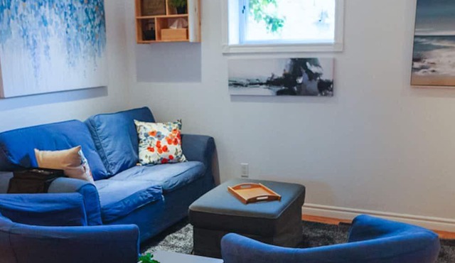 Large Upstairs Flat in Downtown Century Building (Pet Friendly)