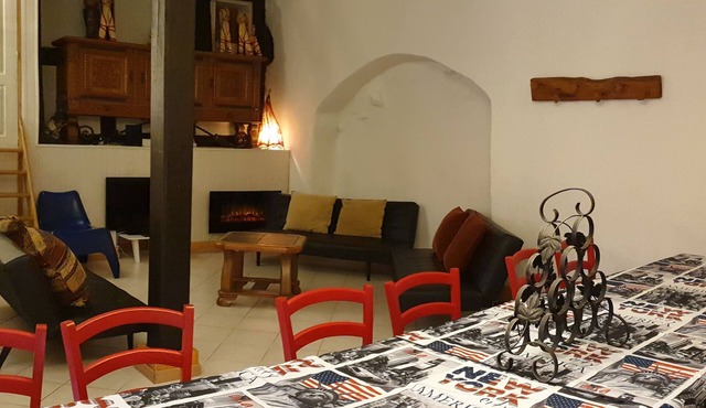 Large vacation home with 10 bedrooms (9 double beds and 6 single beds)