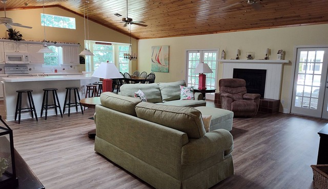 Large Vacation Home with optional adjoining Guest Suite and Private Pool Oasis.