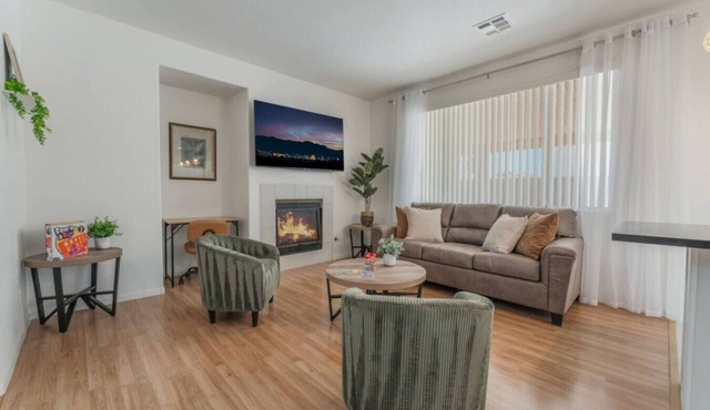 Large Vegas House 5BR, Foosball, Near Strip