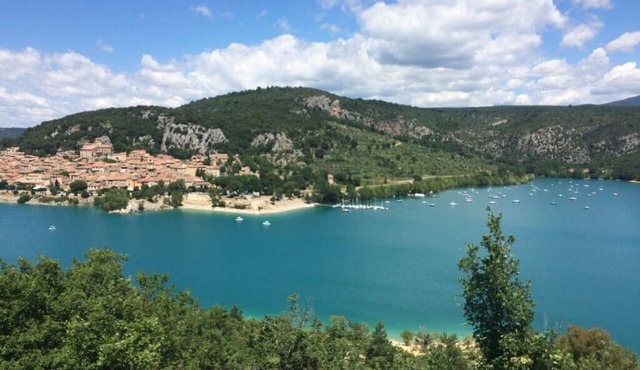 Large Very Comfortable Studio with Garden in the heart of a Village in Provence