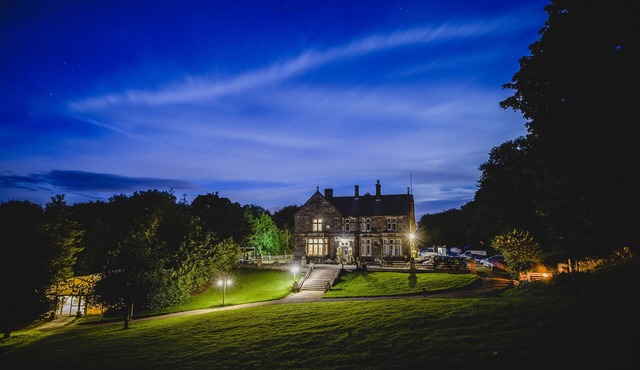 Large Victorian country house in the heart of the Peak District with 22 bedrooms