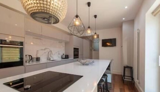 Large Victorian Terraced House, close to shops and restaurants