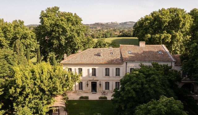 Large Villa Rental near Les Baux-de-Provence, Pool, Spa, Huge garden