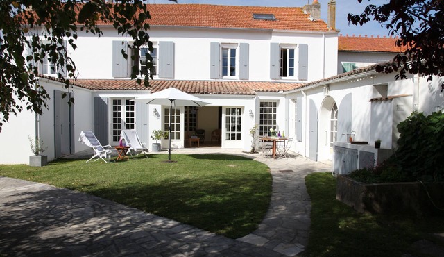 Large village house with swimming pool, close to beaches and shops