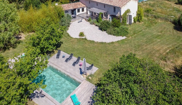 Large villa, 6 to 15 people on the edge of the forest and river with heated pool