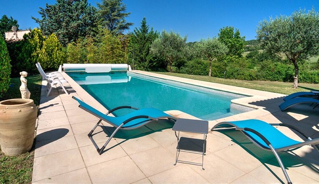 Large villa and pool in the quiet of the Luberon, for 10
