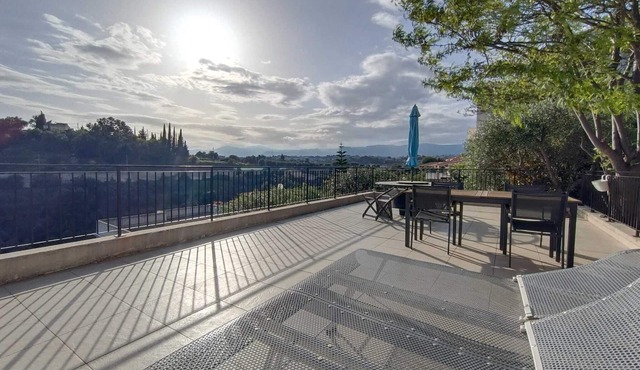 Large Villa Floor (100m²)｜Calm & Parking