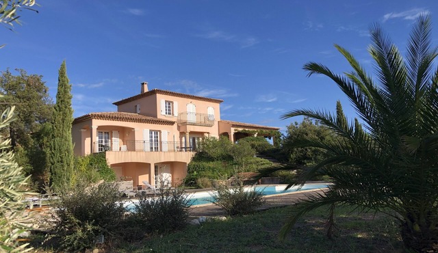 Large villa, 6 bedrooms, large heated pool. View of the Maures mountains and the sea.
