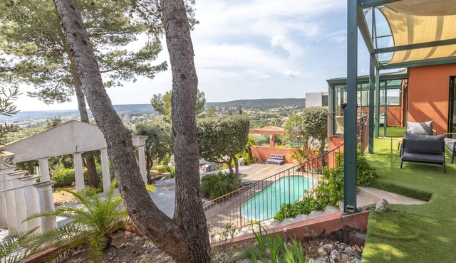 Large villa with magnificent view of the heights of St Gély du Fesc