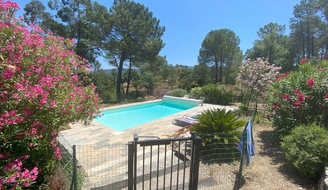 Large villa in the hills for 6 to 10 people