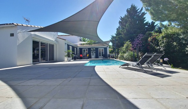 Large villa: sea, garrigue, swimming pool, pétanque, vacations