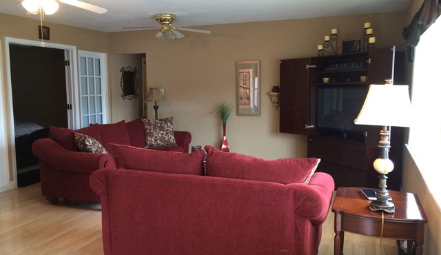 Large Villa Ste A, 1 Mile to Six Flags & Hidden Valley!