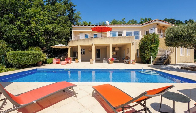 Large villa with breathtaking views near Avignon ideal for family vacations