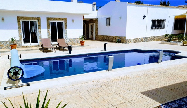 Large Villa walking distance to Fortuna (20 mins) and Los Baños de Fortuna