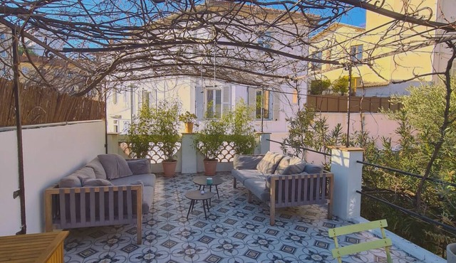 Large villa walking distance to the centre of Cannes.