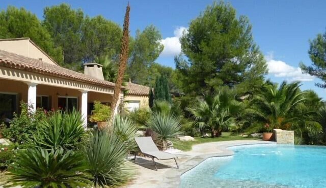 Large villa with pool, garden near Montpellier and the sea