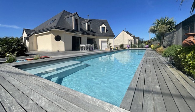 Large villa with 20M pool