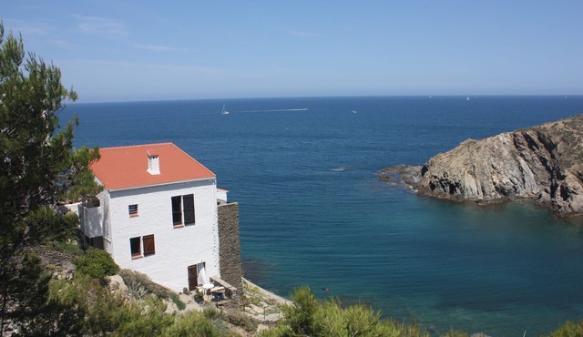 Large villa with exceptional Sea views and the feet in the Marine Reserve.
