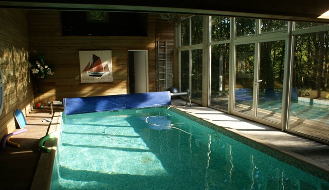 Large villa with indoor pool 10 mn from the beaches of South Brittany