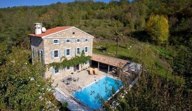 Large Villa, with Pool, home Cinema, 25 min. from Beach. Private EV charging