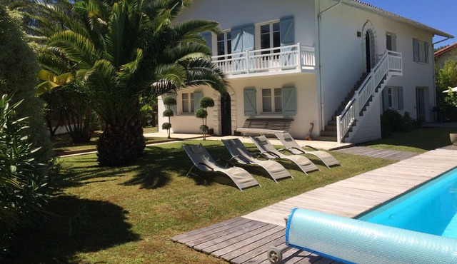 Large villa with private pool and quiet garden 5 bedrooms