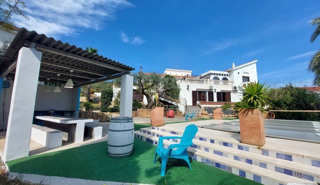 LARGE VILLA WITH SEA VIEW