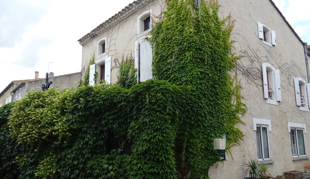LARGE VILLAGE HOUSE AUDE