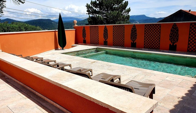 Large village house, heated pool, Ventoux view