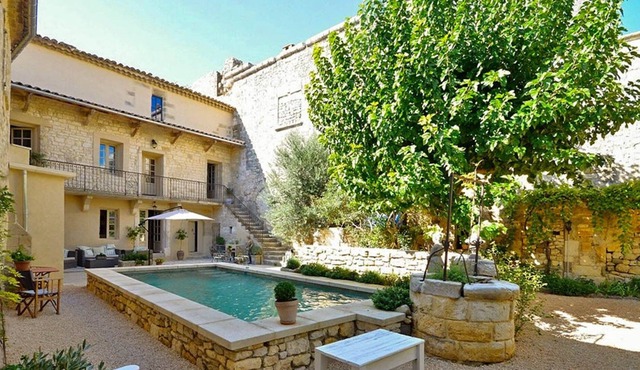 Large village house with heated swimming pool, Uzes, Provence