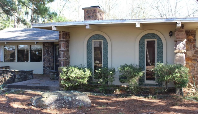 Large, Vintage, fully equipped, partially handicapped accessible home- Eden Isle